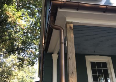 Very nice corner in copper metallic. Overflow protection for the valley on the second floor.